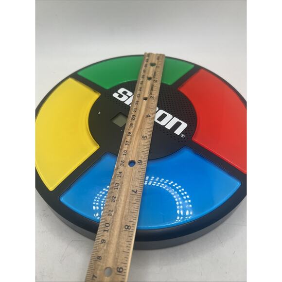 Simon Says Electronic Game Hasbro 2013 Vintage Classic Toy Tested & Working - Picture 4 of 5